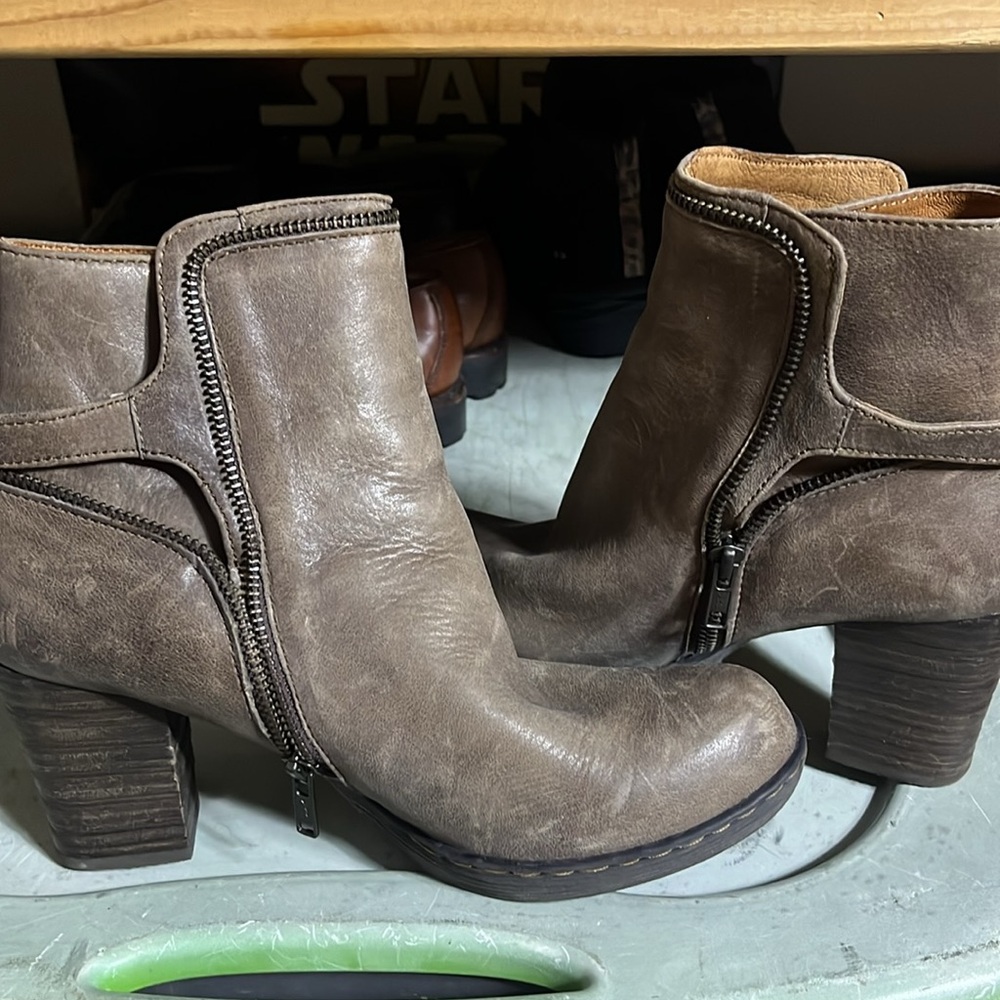 Born Ankle Booties sz 9.5 Leather GUC - Picture 9 of 9